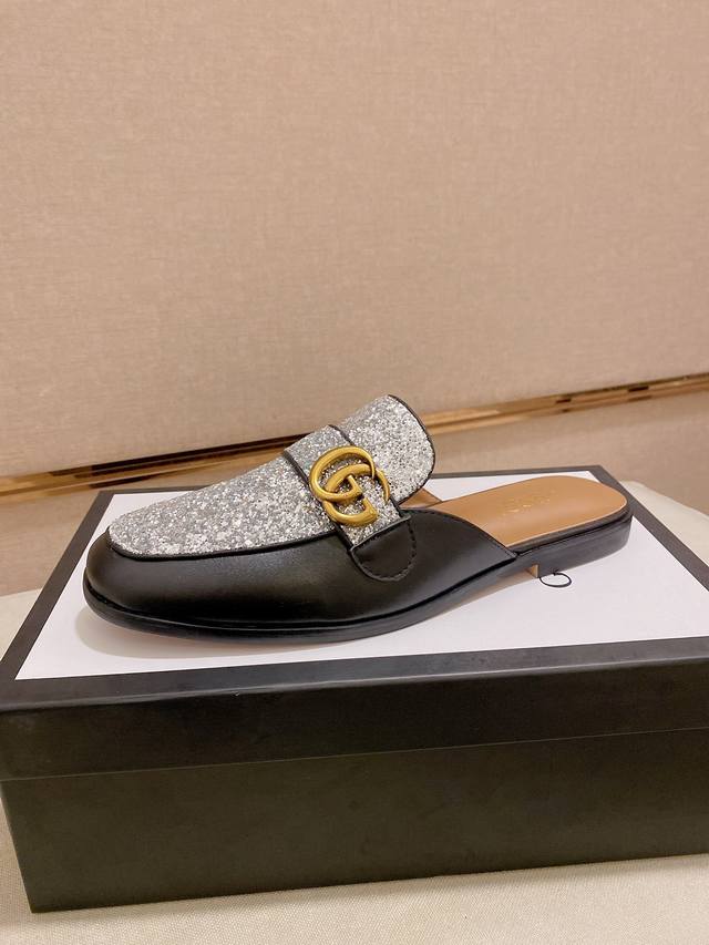 工厂价: Gucci 古奇 。最新潮鞋休闲包头拖实体店爆款38-44码。 新品舒适进口定制原版牛皮，独特亮片元素设计。搭配羊皮内里，原版底，高端包装高品质细节决